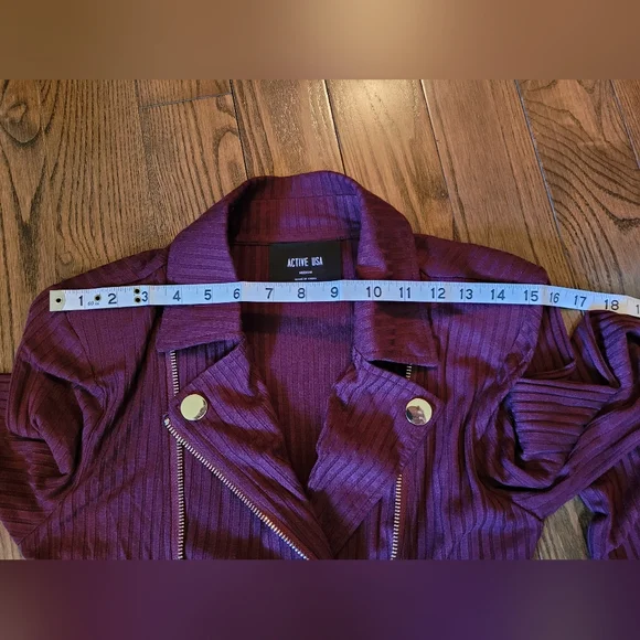 NWOTStylish Jacket/Blazer/Top,Versatile,beautiful gold finishes for classy look. - Picture 15 of 16